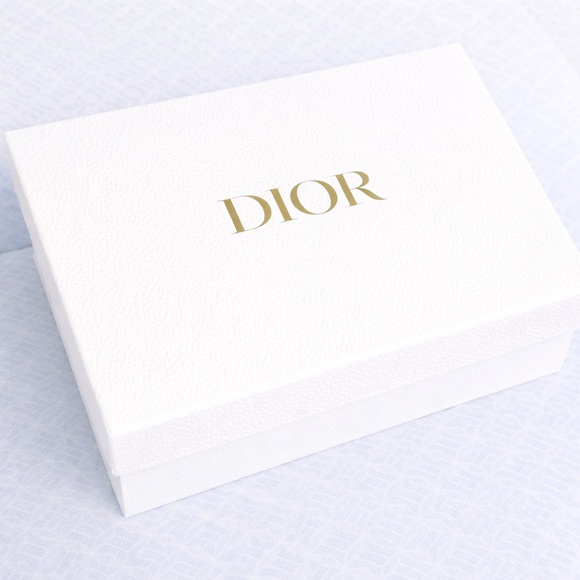 DIOR - Authentic Dior Textured Gift Box – White with Gold Logo – 12x9 - Picture 3 of 8
